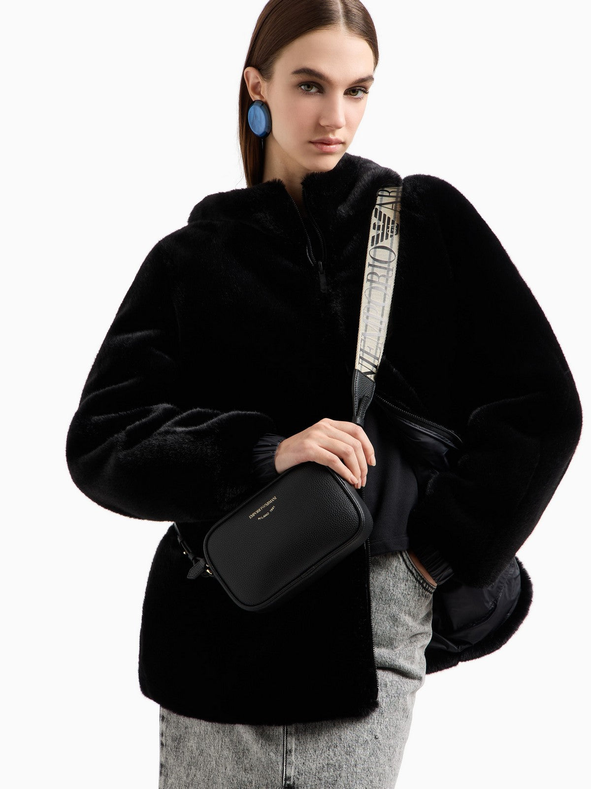 ショルダーバッグ・ポシェット EMPORIO ARMANI Women Shoulder Bags EW000537 AF12103MC032 Bla EW000537AF12103MC032 - 海外通販のBUYMA