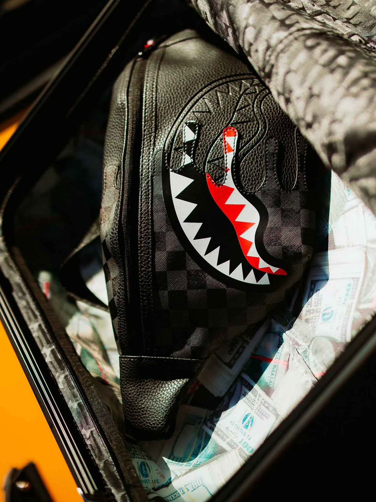 【Sprayground】UNFINISHED SHARK BELTBAG クロスボディバック Sprayground Shark In Paris Blur Belt Bag | Harrods US